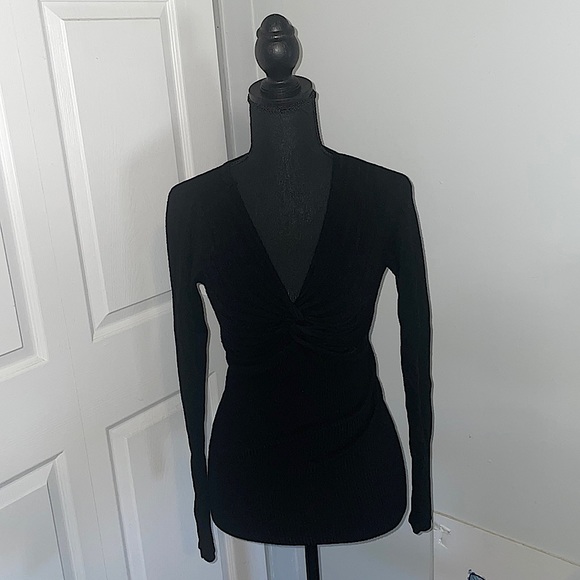 Black long sleeve sweater - Picture 2 of 5